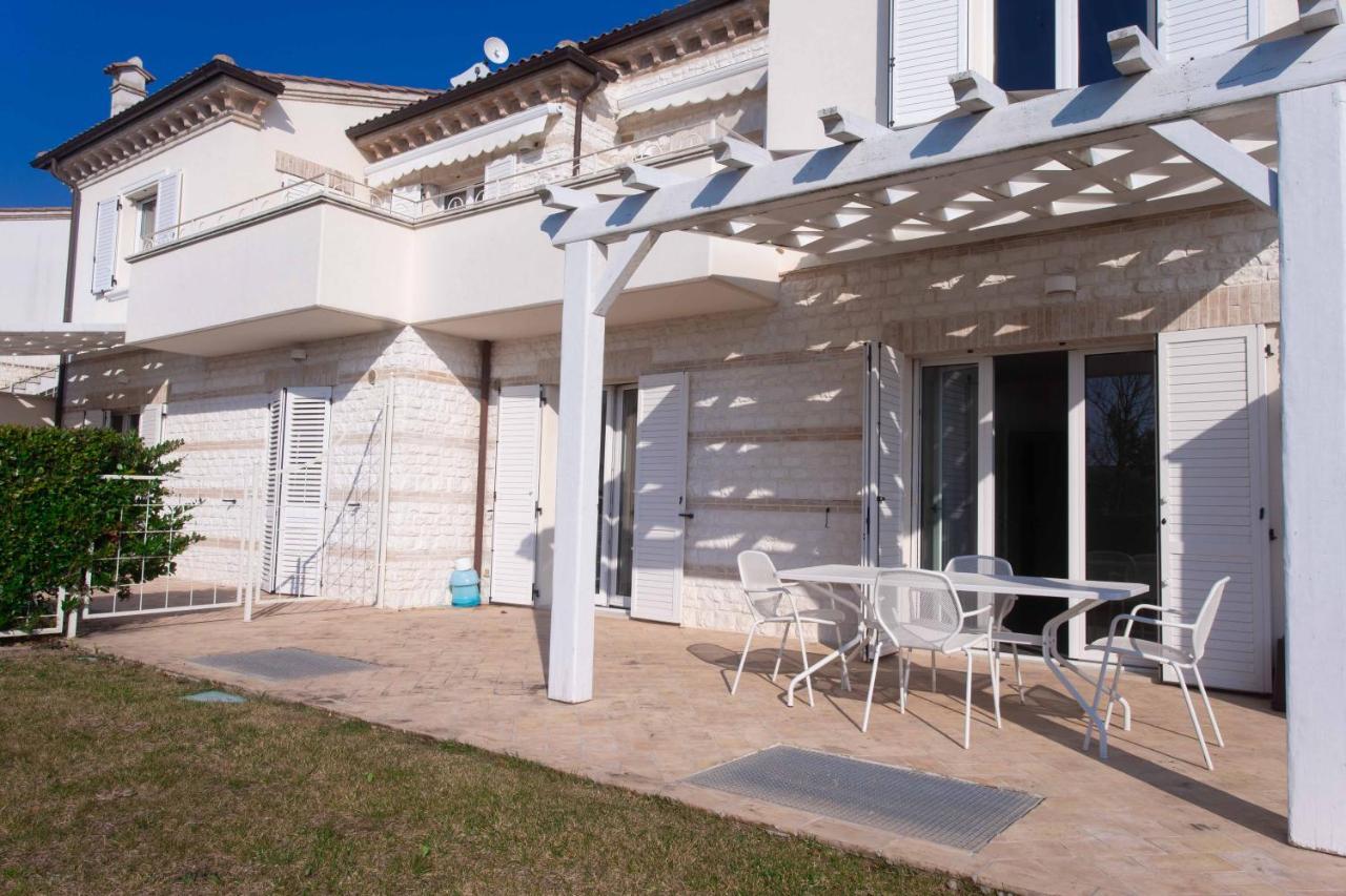 S018 - Sirolo, Nuovissimo Trilocale In Pietra Con Giardino Dx Apartment Exterior photo